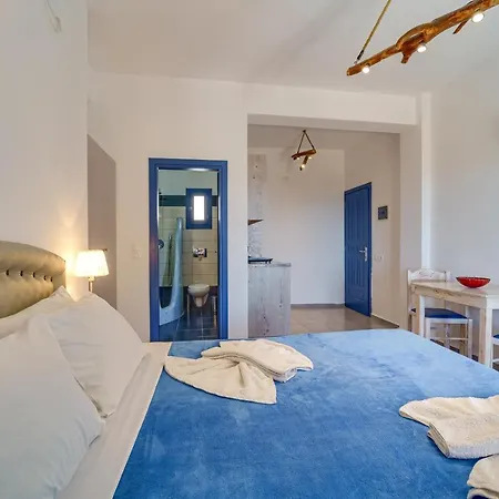 Marousi Suites Perissa (Santorini)