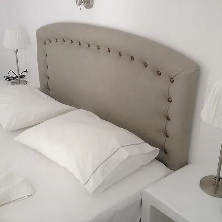 Apartament Marousi Suites *