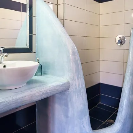 Marousi Suites * Perissa (Santorini)