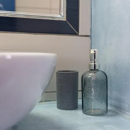 Marousi Suites Perissa (Santorini)