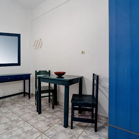 Marousi Suites * Perissa (Santorini)