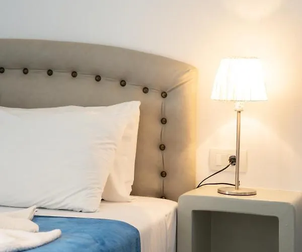 Apartament Marousi Suites *