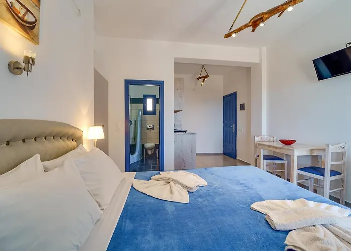 Marousi Suites Perissa (Santorini)